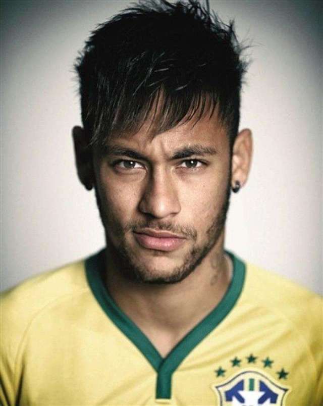 太阳报：女演员悉尼妹恢复单身后收到了大量英超球星的私信