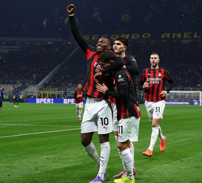 范佩西首次征召儿子进入费耶诺德比赛名单，但并未安排他出场